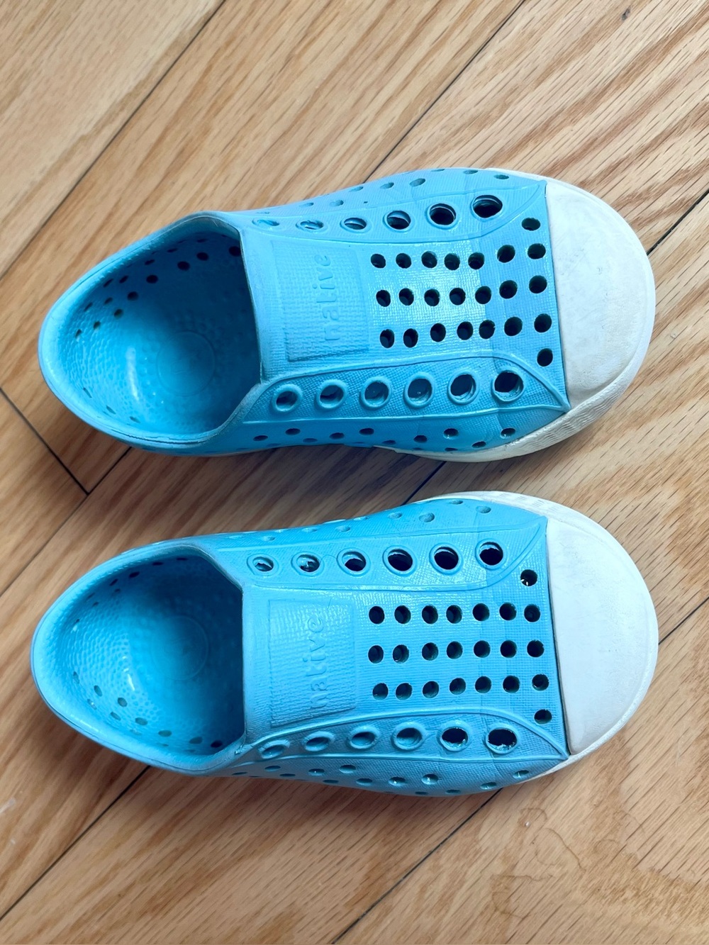 Native Kids Slip-On Water Shoes in Aqua Blue with White Toe Size 5T